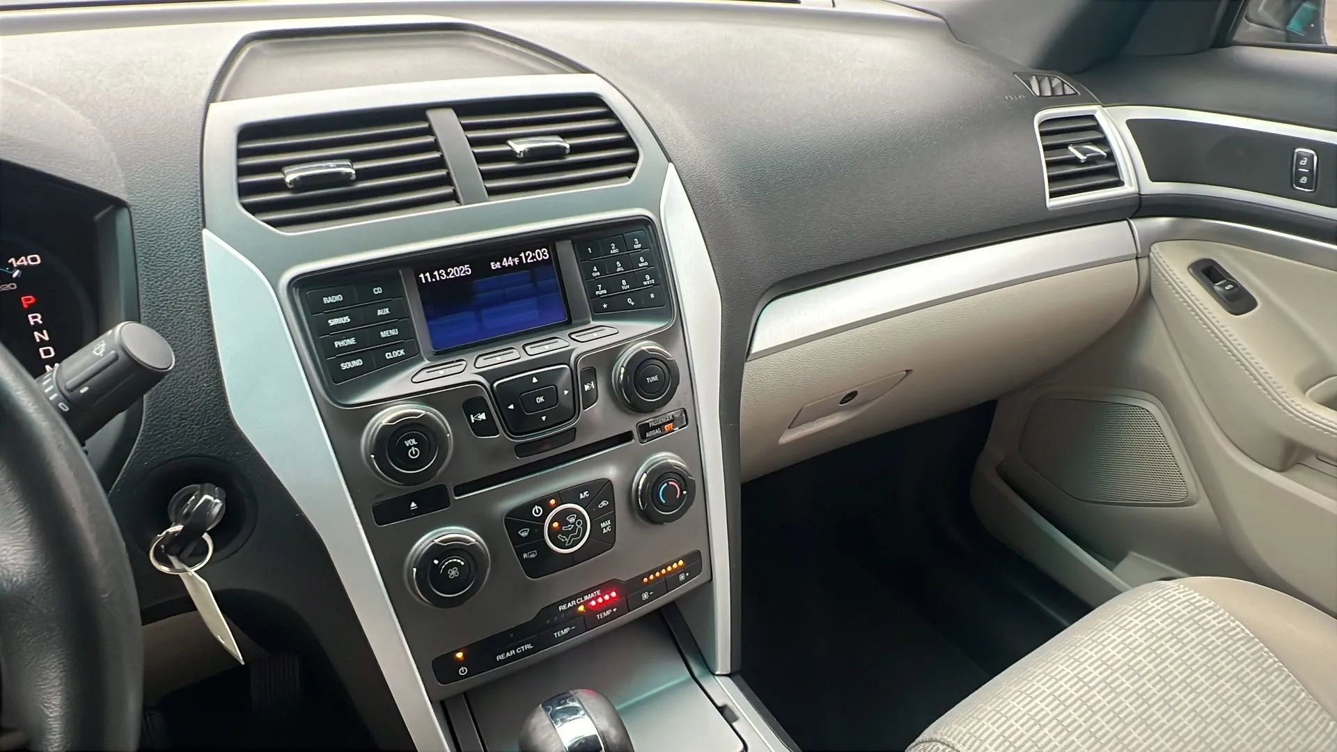 Used 2014 Ford Explorer XLT image 19