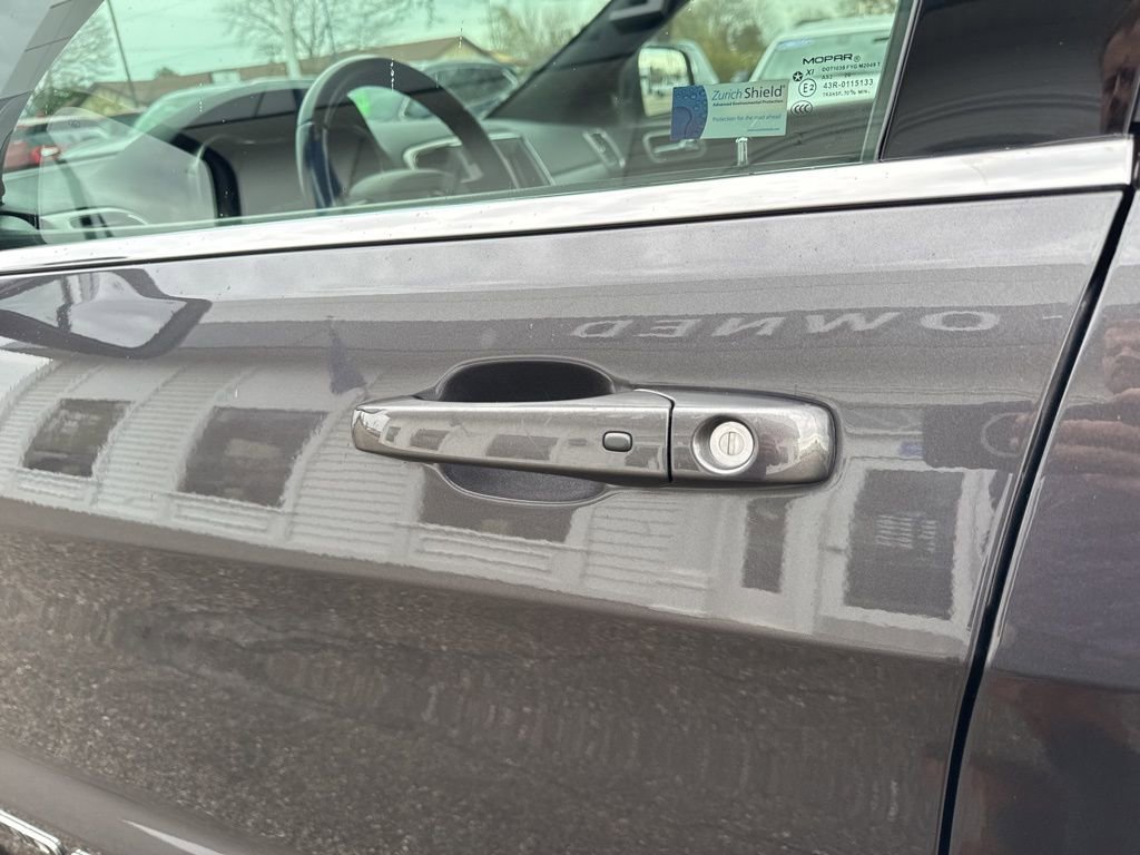 Used 2021 Jeep Grand Cherokee Laredo image 10