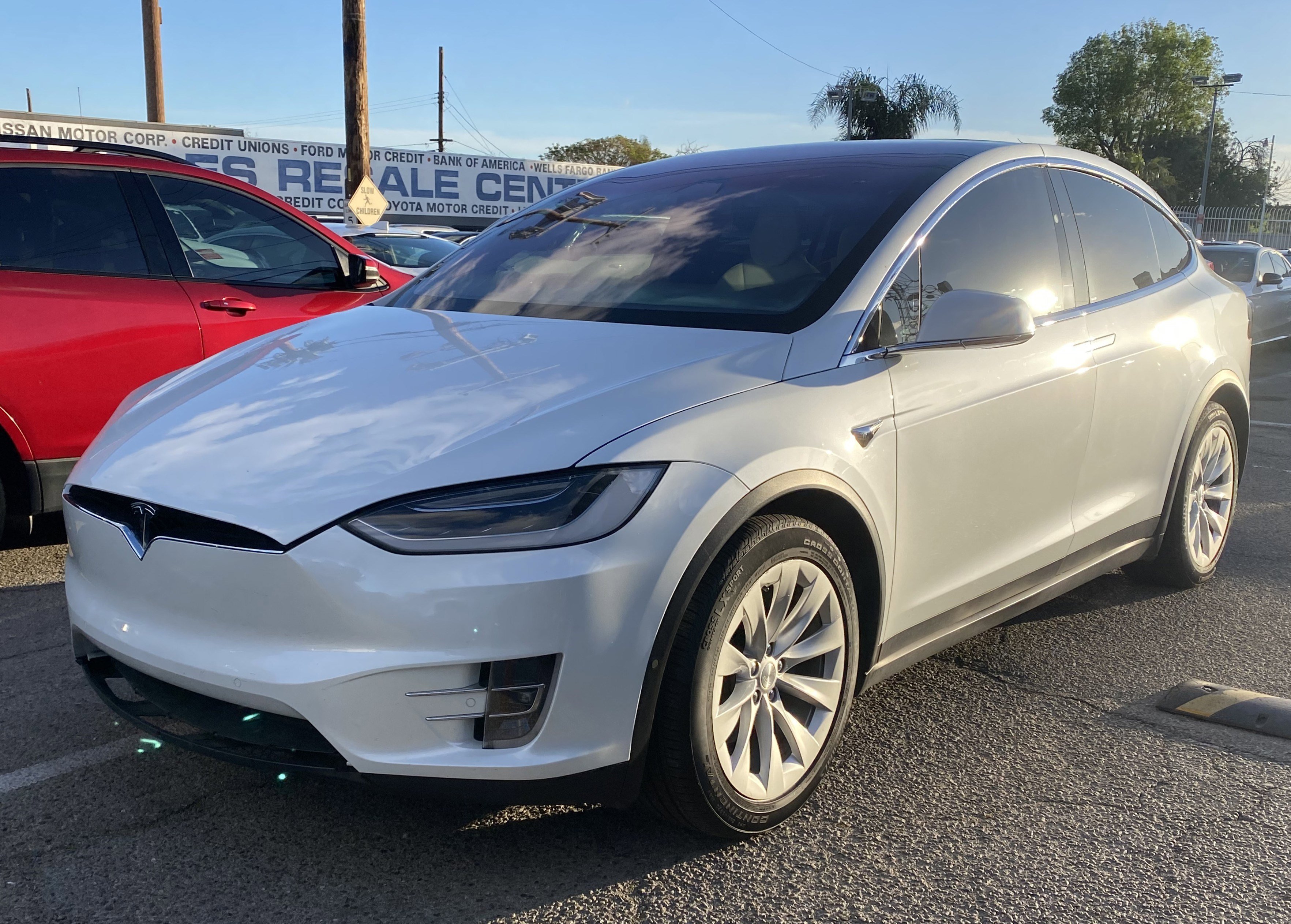 Used 2018 Tesla Model X 75D image 3