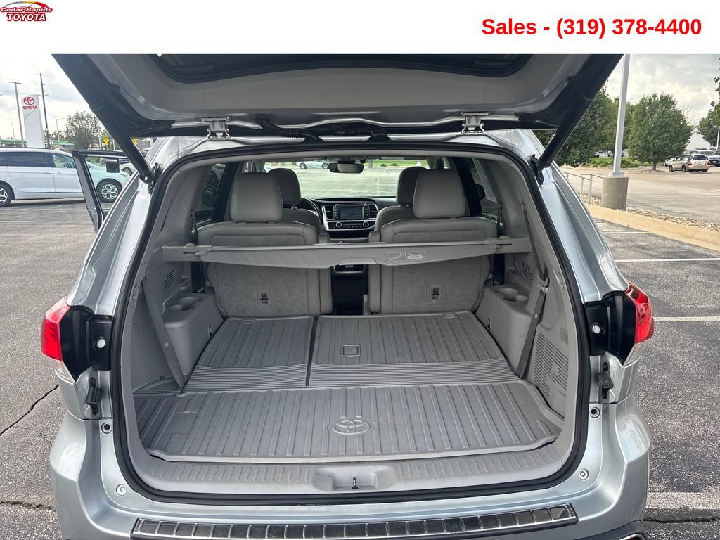 Used 2017 Toyota Highlander Limited Platinum AWD/4WD image 11