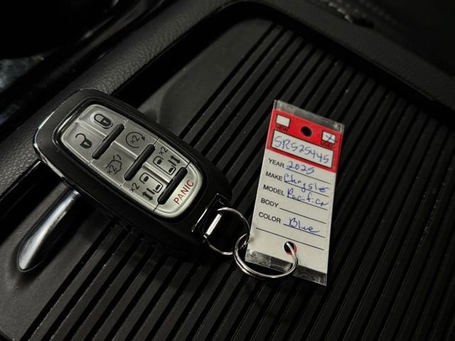 Certified 2025 Chrysler Pacifica Limited image 45