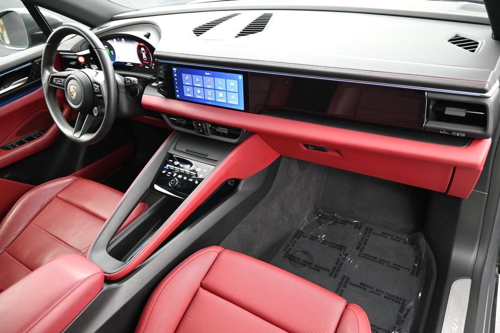 Certified 2025 Porsche Macan Electric RWD image 29