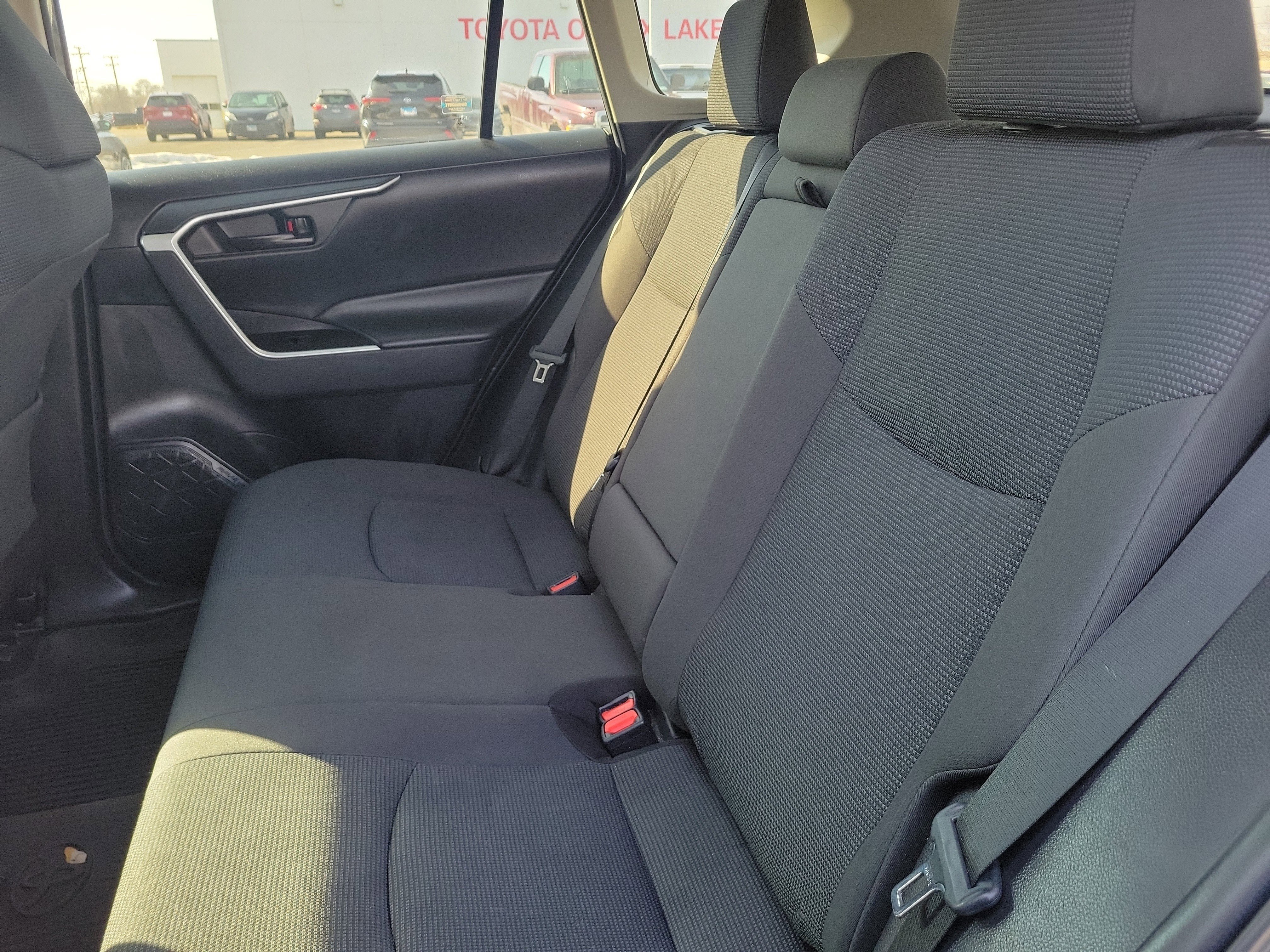 Used 2021 Toyota RAV4 LE image 9