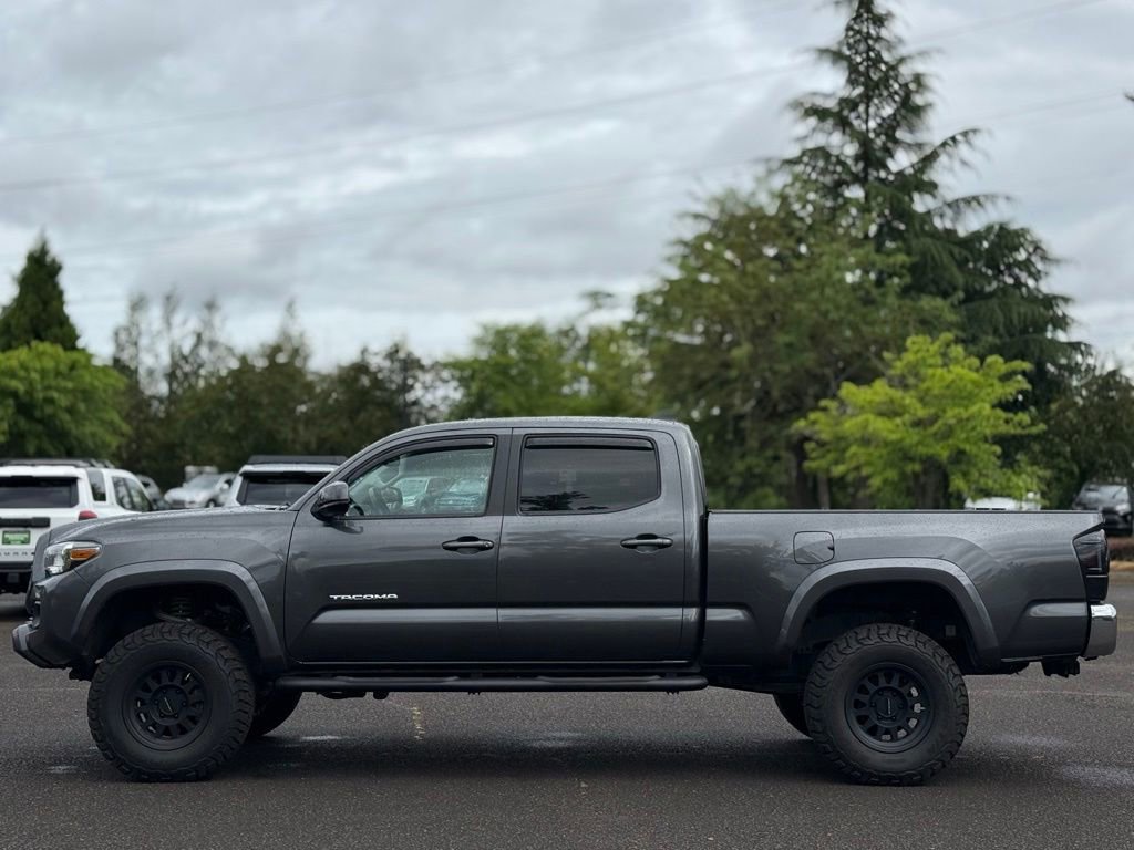 Used 2018 Toyota Tacoma SR5 AWD/4WD image 2