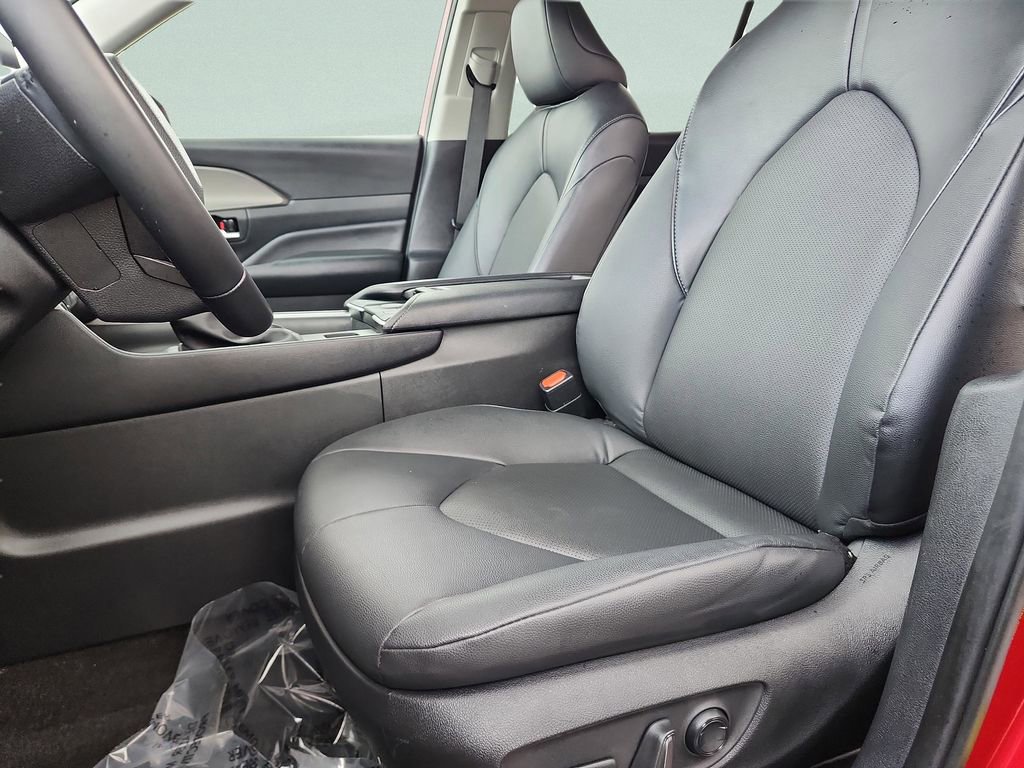 Used 2024 Toyota Grand Highlander XLE image 19