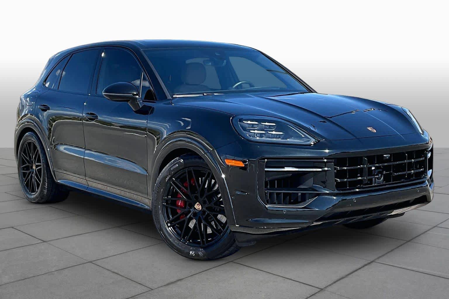 Used 2025 Porsche Cayenne GTS AWD/4WD image 3