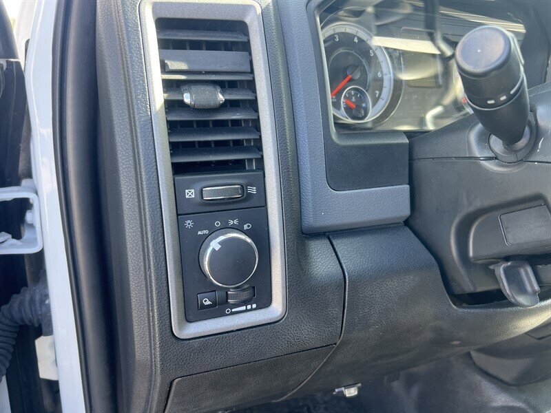 Used 2018 RAM 3500 Tradesman w/ Chrome Appearance Group RWD image 17