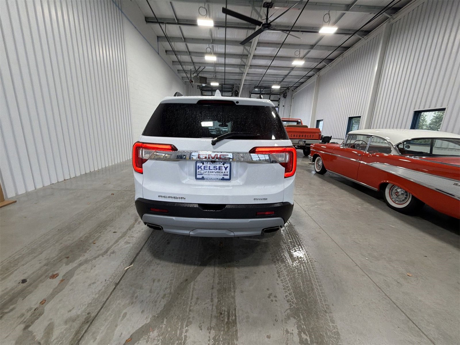 Used 2023 GMC Acadia SLT image 7