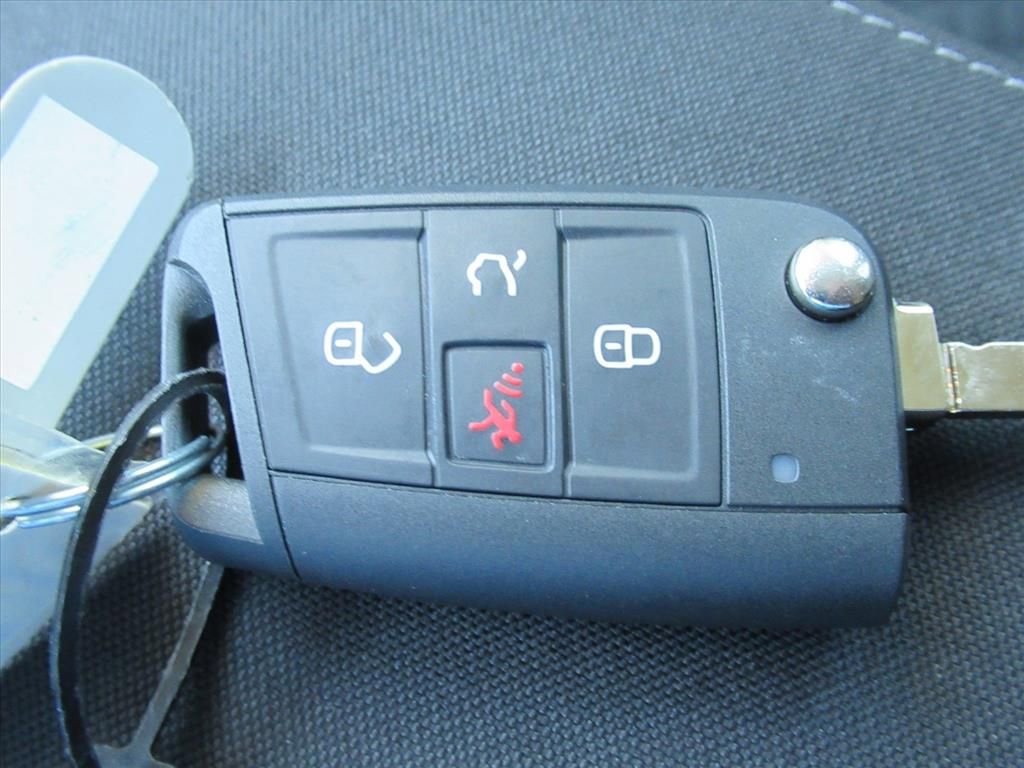 Used 2018 Volkswagen Tiguan S image 28