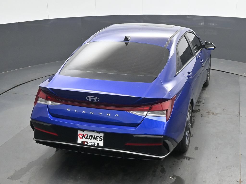 Used 2025 Hyundai Elantra SEL FWD image 28