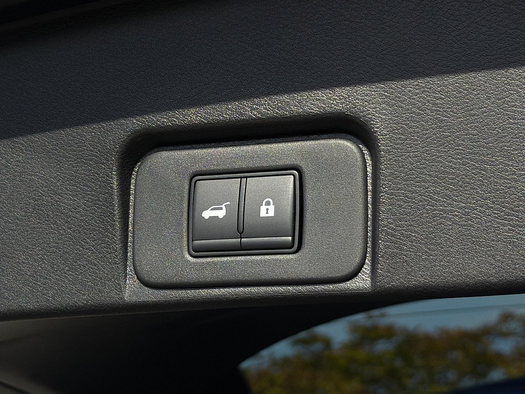 Used 2025 Nissan Rogue SL image 25