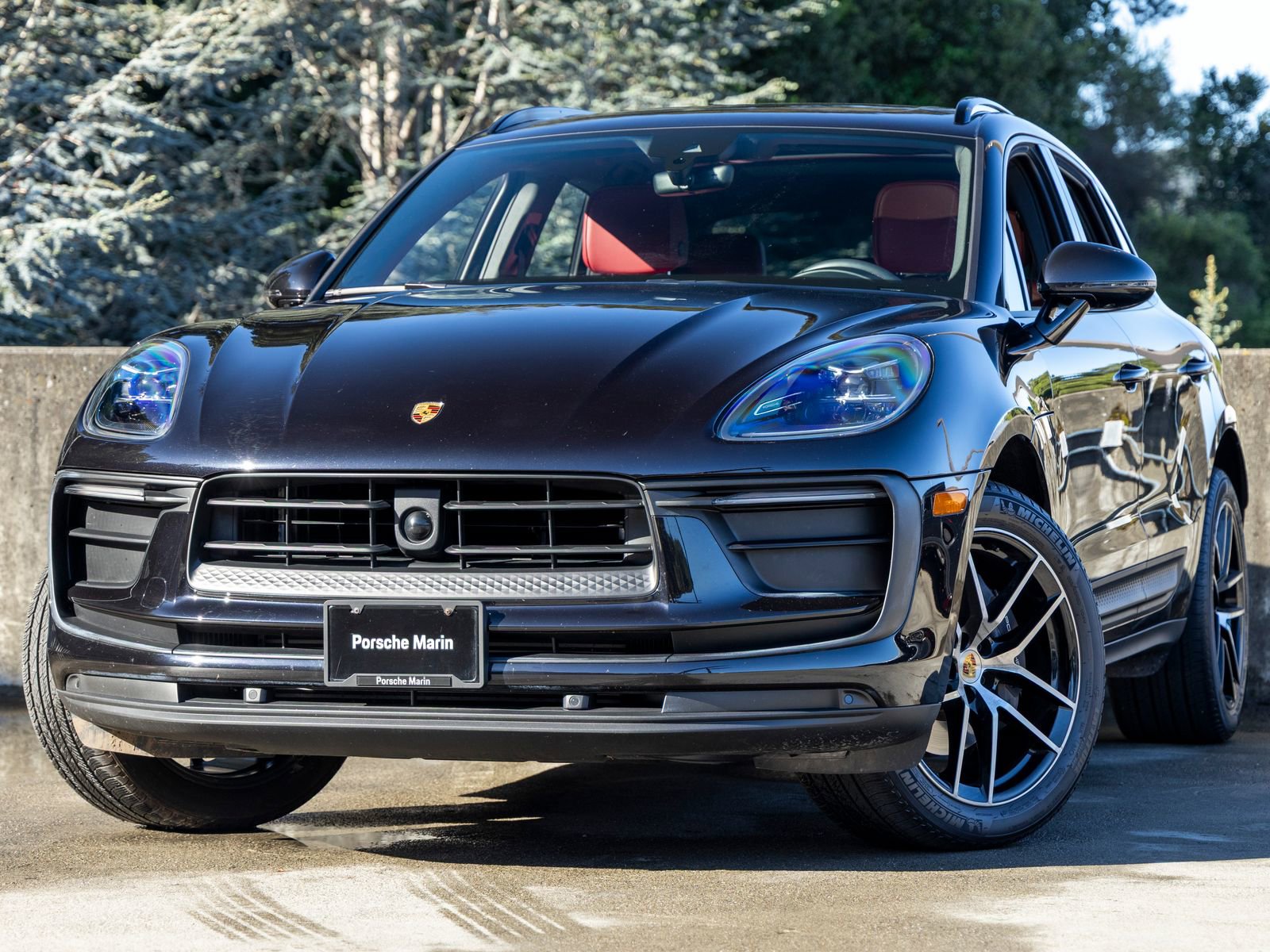 Certified 2025 Porsche Macan image 1
