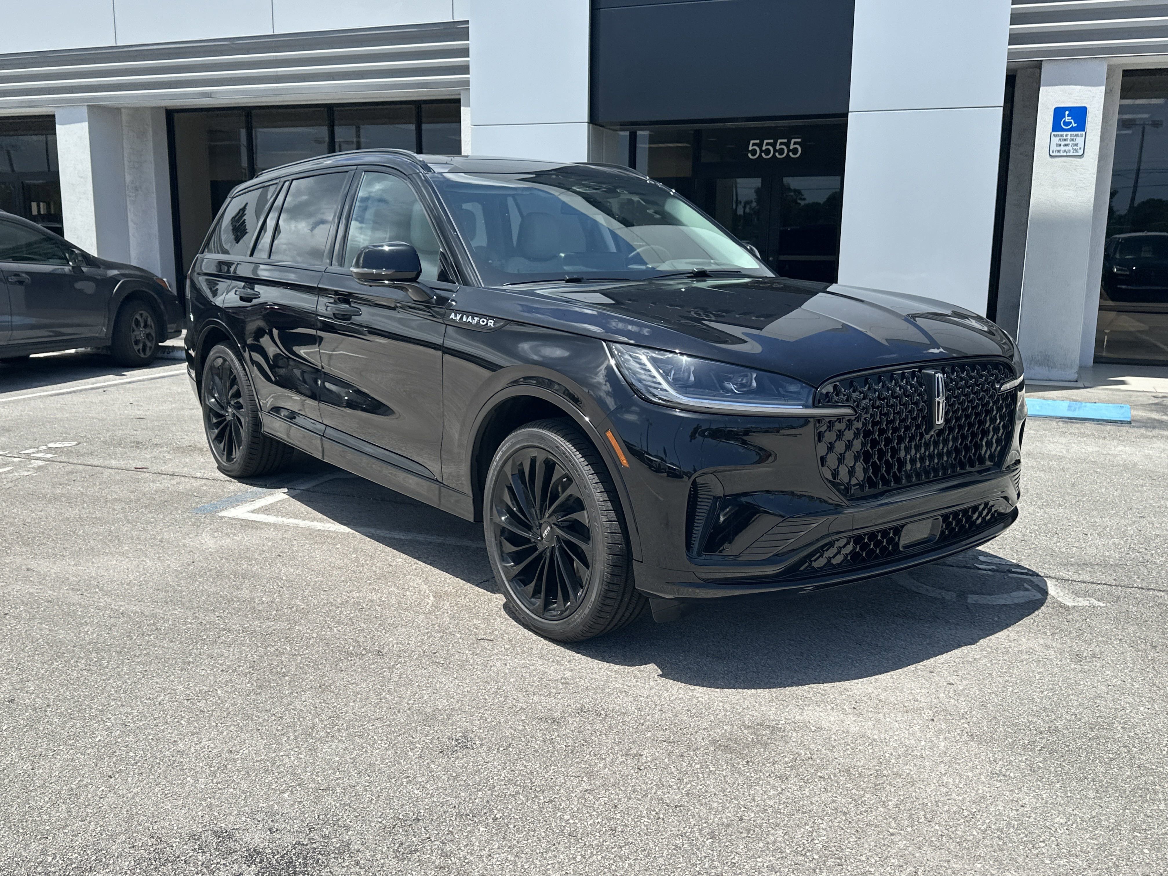 New 2025 Lincoln Aviator Reserve w/ Equipment Group 201A image 4