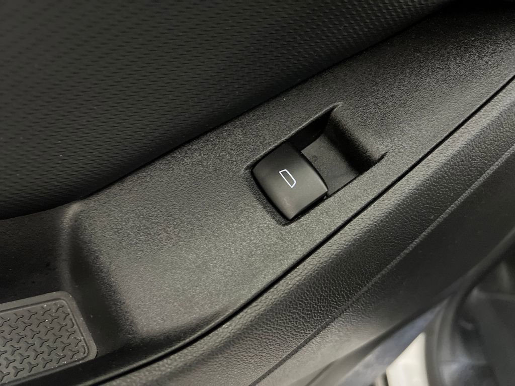 Used 2025 Chevrolet Equinox LT image 17