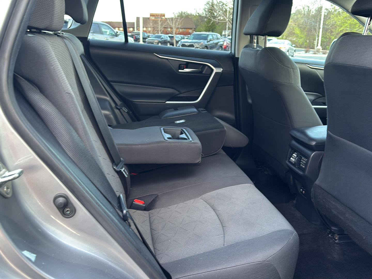 Used 2020 Toyota RAV4 XLE AWD/4WD image 17
