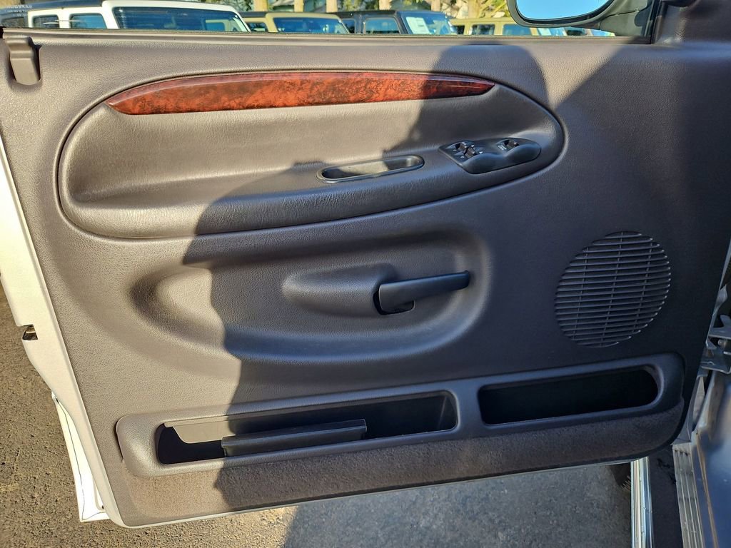 Used 2000 Dodge Ram 2500 Truck SLT image 11