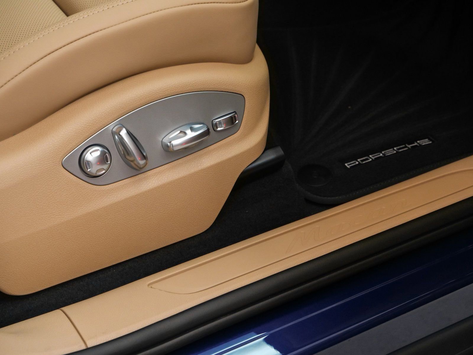 Used 2025 Porsche Macan image 16