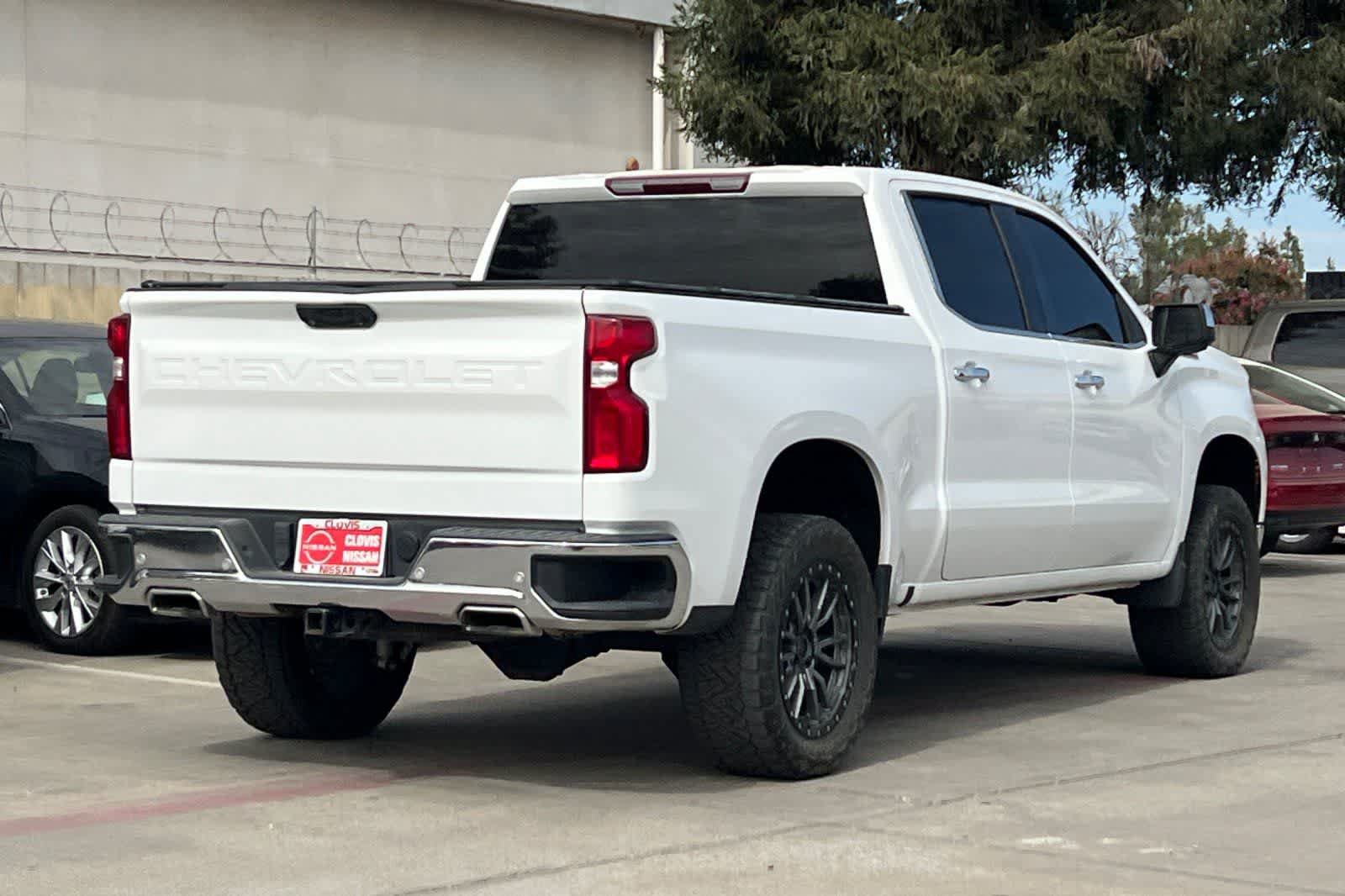 Used 2022 Chevrolet Silverado 1500 LTZ AWD/4WD image 3