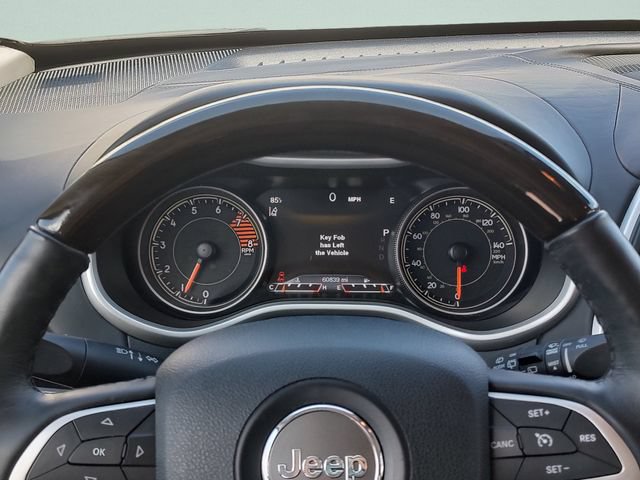 Used 2017 Jeep Cherokee Overland w/ Technology Group AWD/4WD image 12