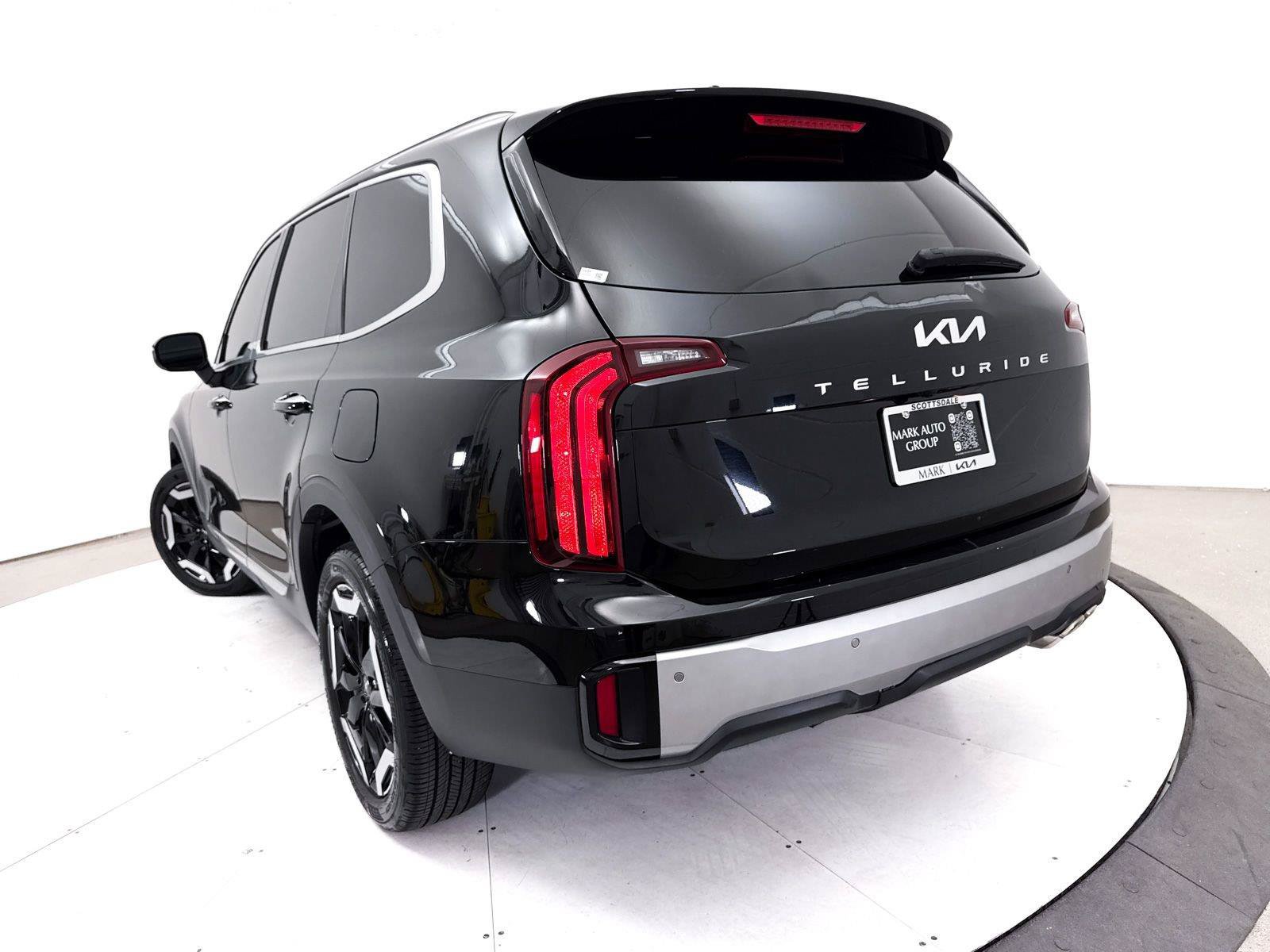 Certified 2024 Kia Telluride S w/ S Sunroof Package FWD image 8