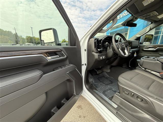 New 2026 GMC Sierra 2500 SLE w/ SLE Value Package; image 11