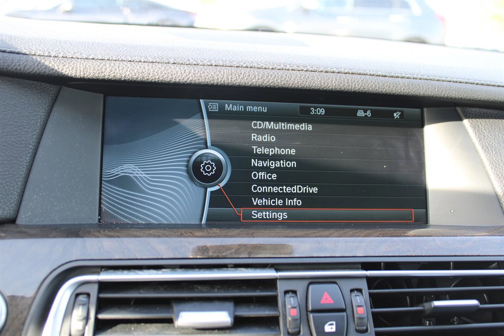 Used 2012 BMW 750i xDrive image 22