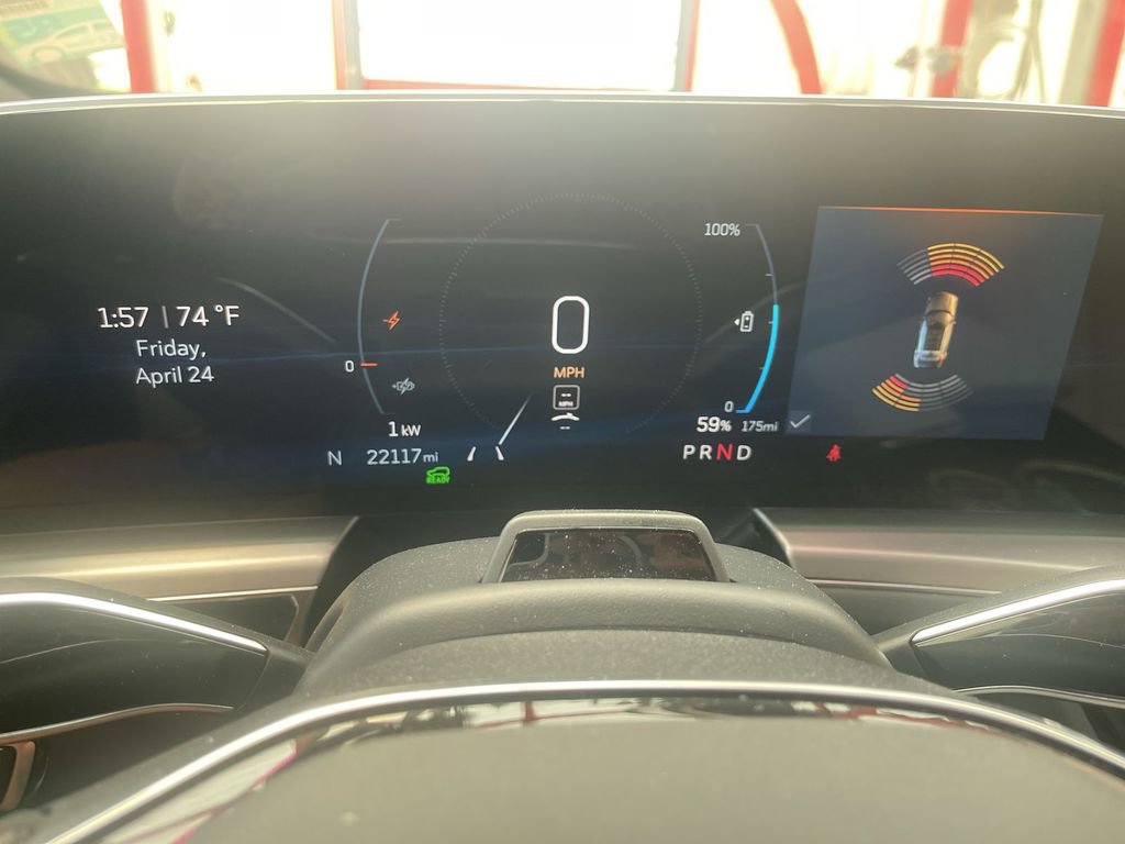 Used 2024 Cadillac Lyriq Luxury AWD/4WD image 13