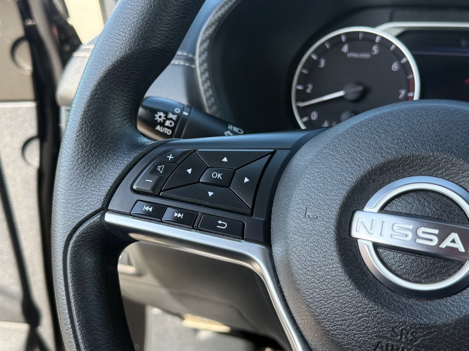Used 2025 Nissan Sentra SV FWD image 17
