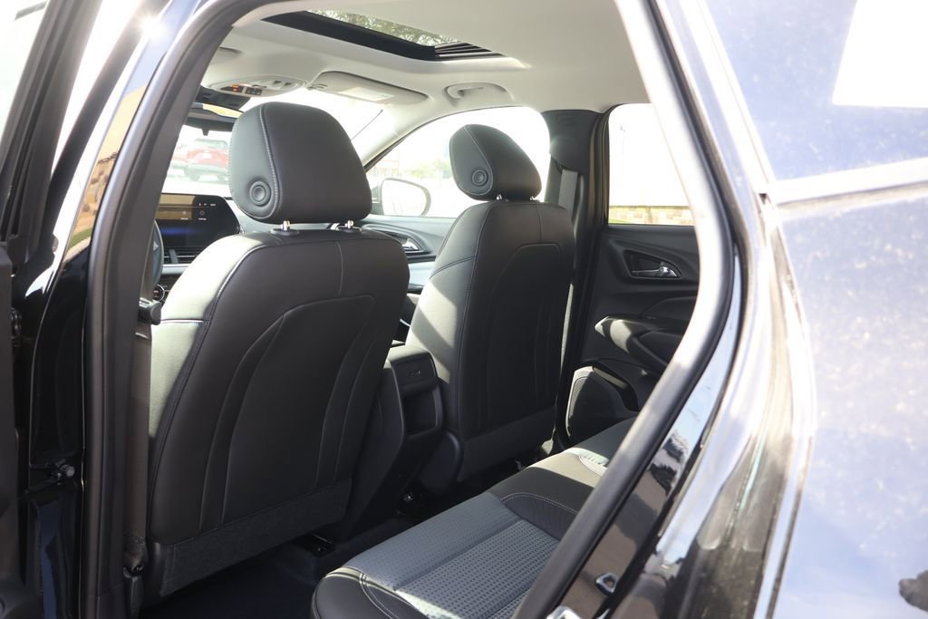 New 2026 Chevrolet Trax LT w/ Sunroof Package FWD image 38