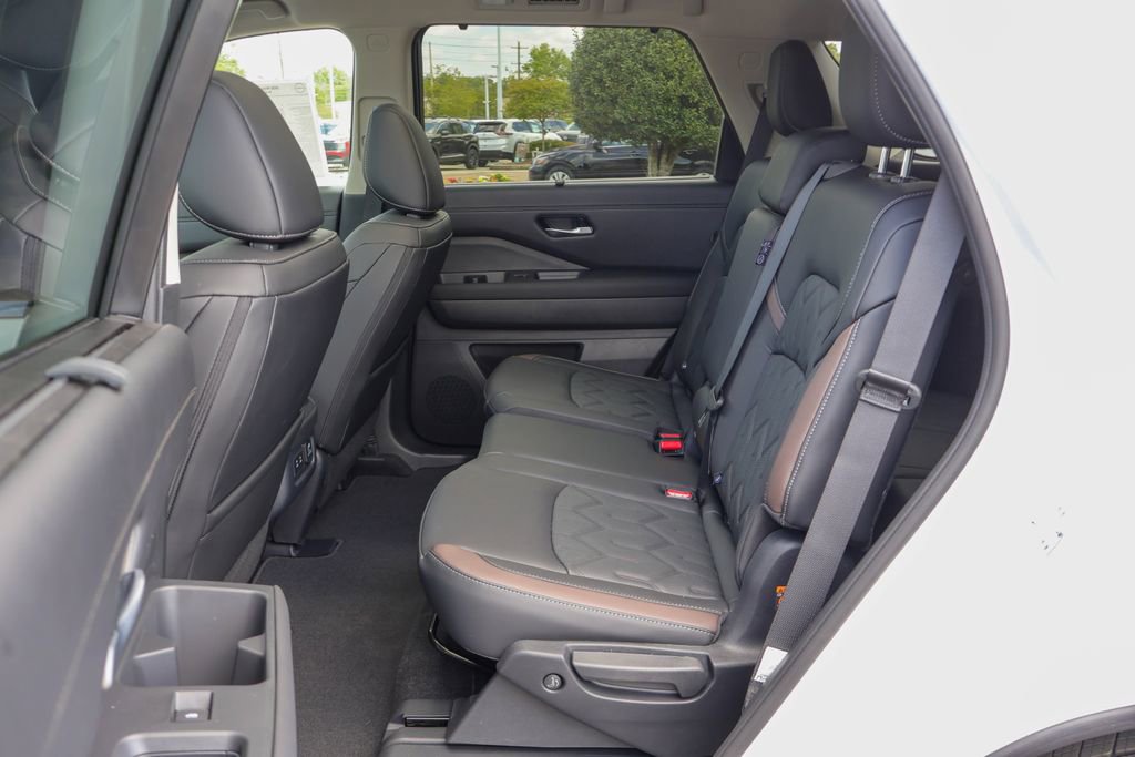 New 2026 Nissan Pathfinder Platinum image 8