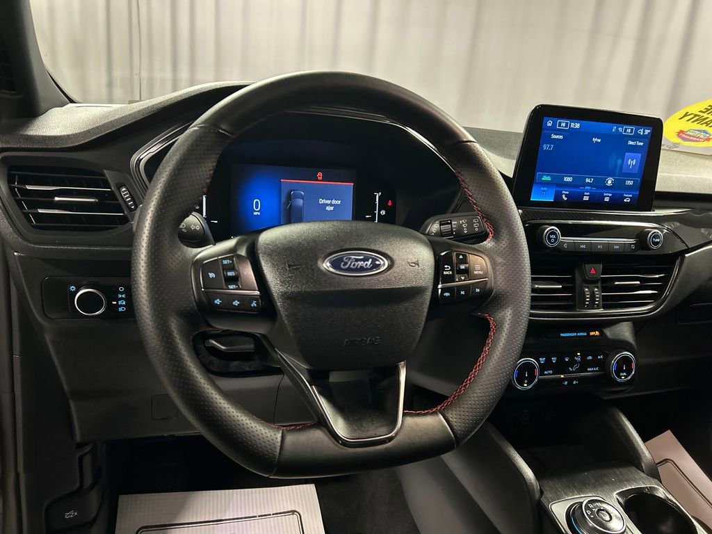 Used 2025 Ford Escape ST-Line AWD/4WD image 14