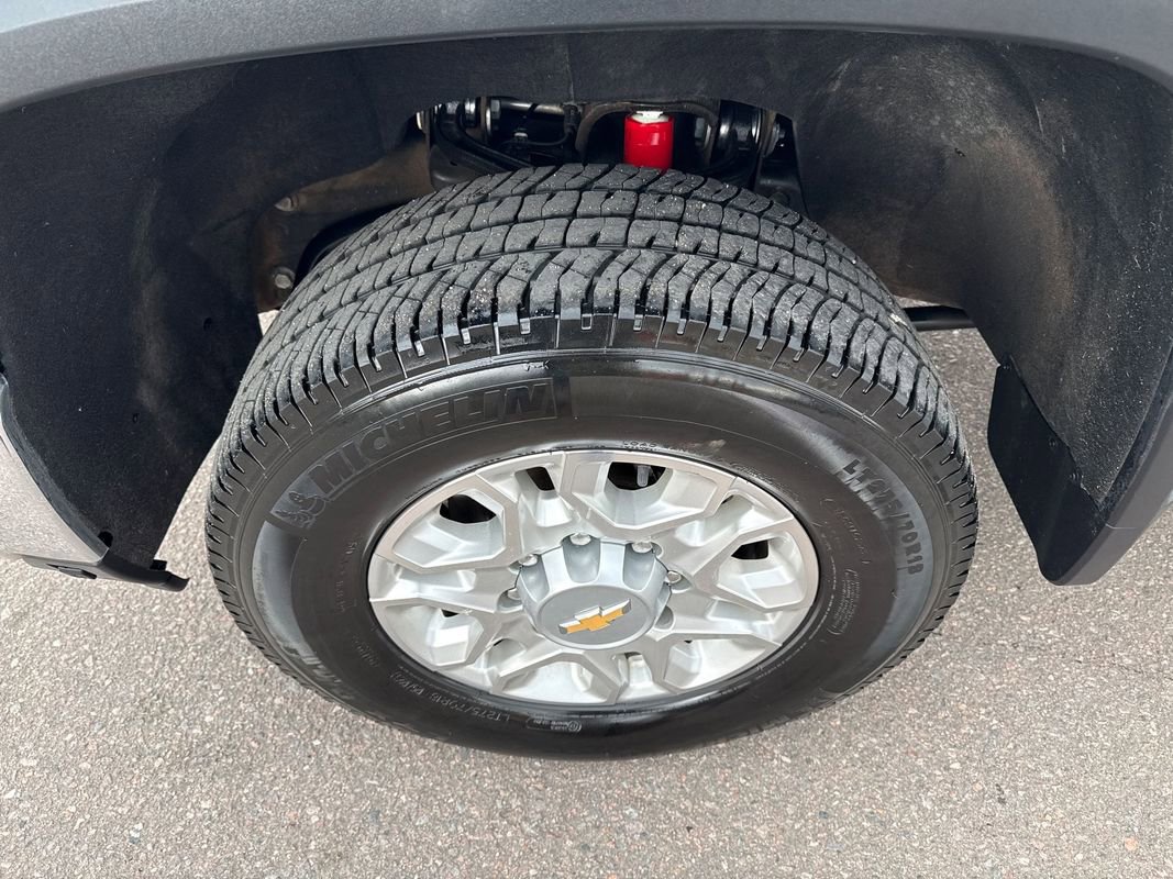 Used 2024 Chevrolet Silverado 2500 LT image 7