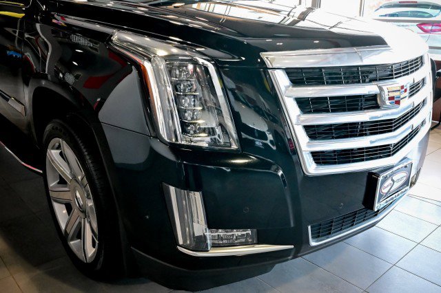 Used 2017 Cadillac Escalade Luxury AWD/4WD image 10