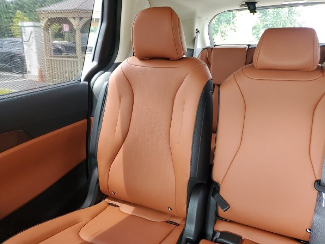 New 2027 Kia Carnival SX w/ Dark Edition Package FWD image 10
