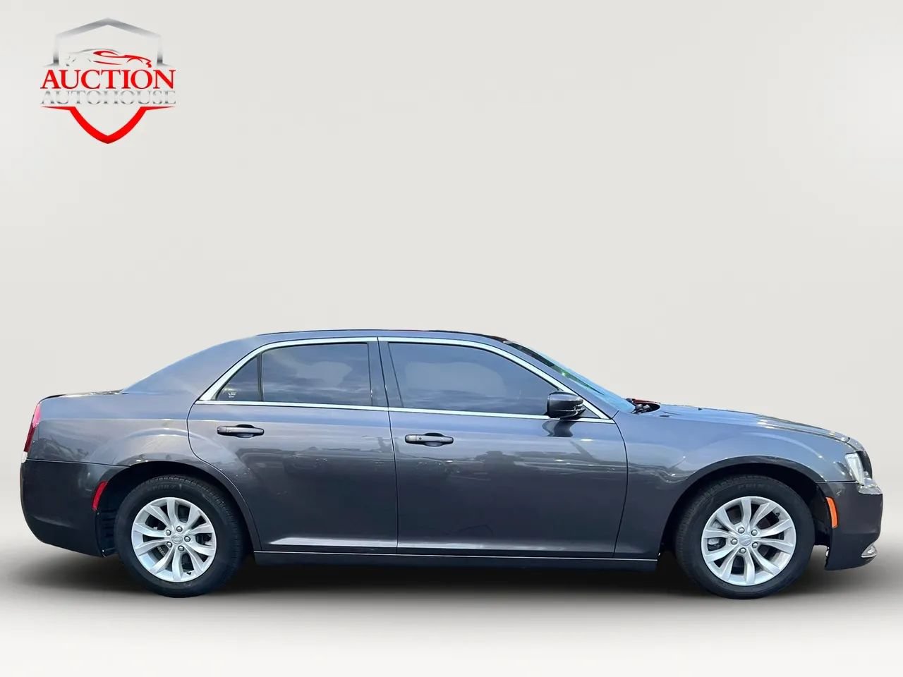 Used 2016 Chrysler 300 Limited RWD image 4