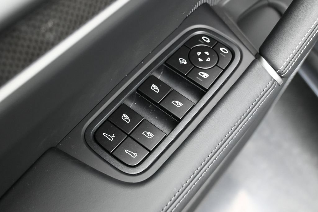 Certified 2026 Porsche Cayenne GTS AWD/4WD image 9