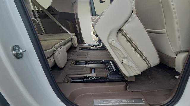 Used 2024 GMC Yukon XL Denali image 19