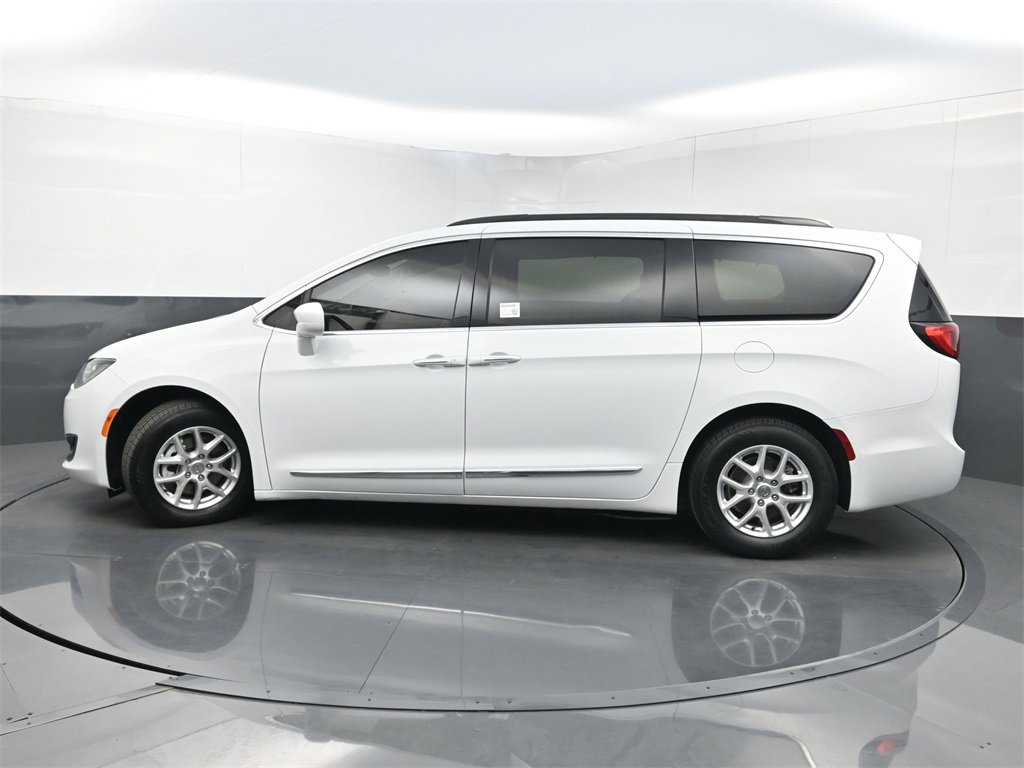 Used 2017 Chrysler Pacifica Touring-L image 38