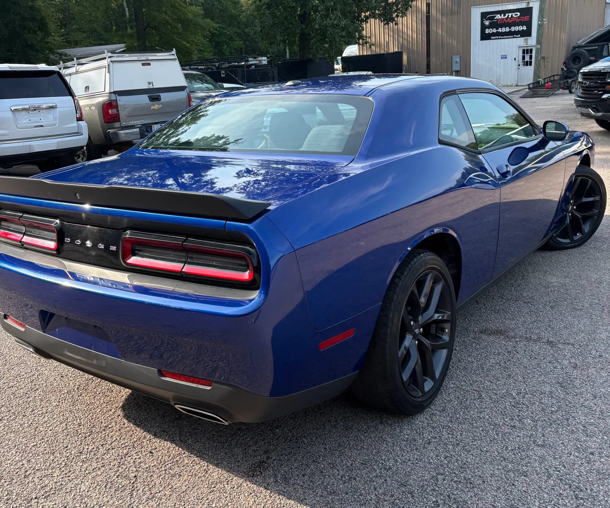 Used 2019 Dodge Challenger SXT w/ Blacktop Package RWD image 6