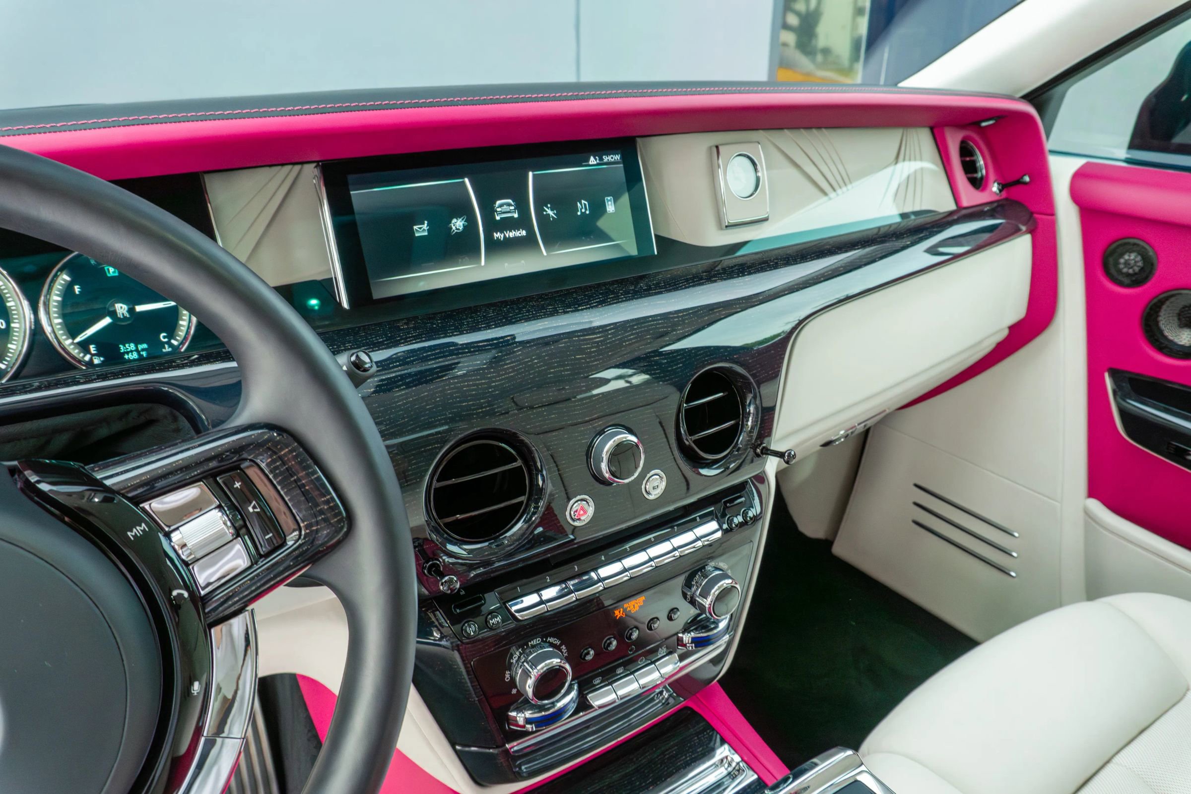 Used 2023 Rolls-Royce Phantom Sedan image 75