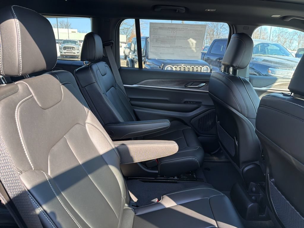 New 2025 Jeep Grand Cherokee L Limited AWD/4WD image 9