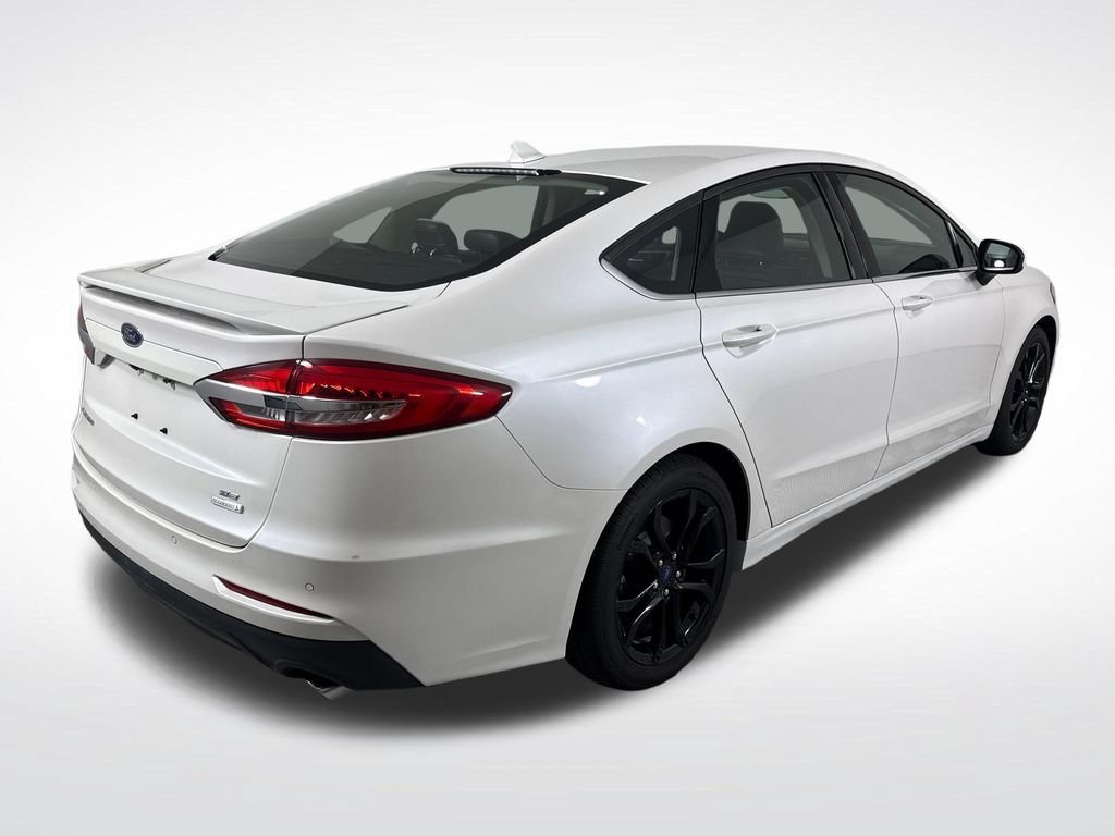 Used 2019 Ford Fusion SE w/ Equipment Group 151A FWD image 3