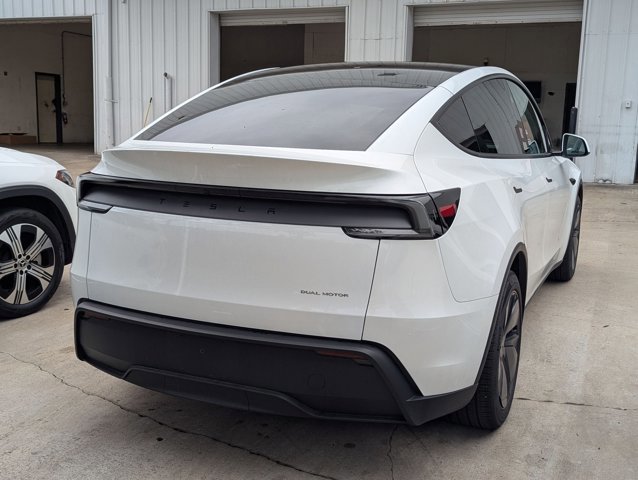 Used 2026 Tesla Model Y Long Range AWD/4WD image 4