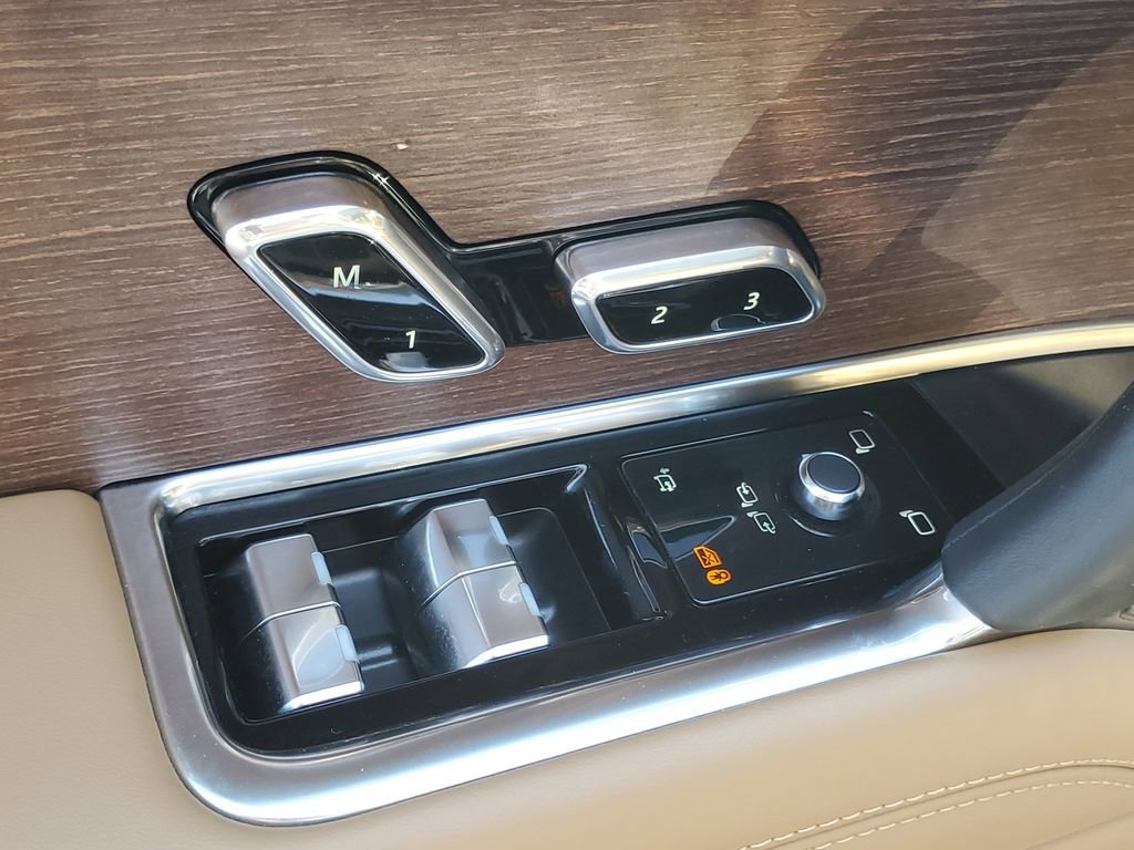 Used 2025 Land Rover Range Rover Autobiography AWD/4WD image 10