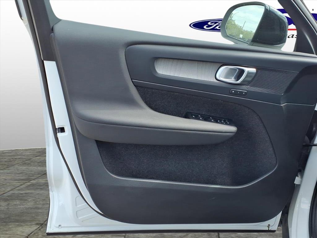 Used 2024 Volvo XC40 B5 Plus w/ Climate Package image 11