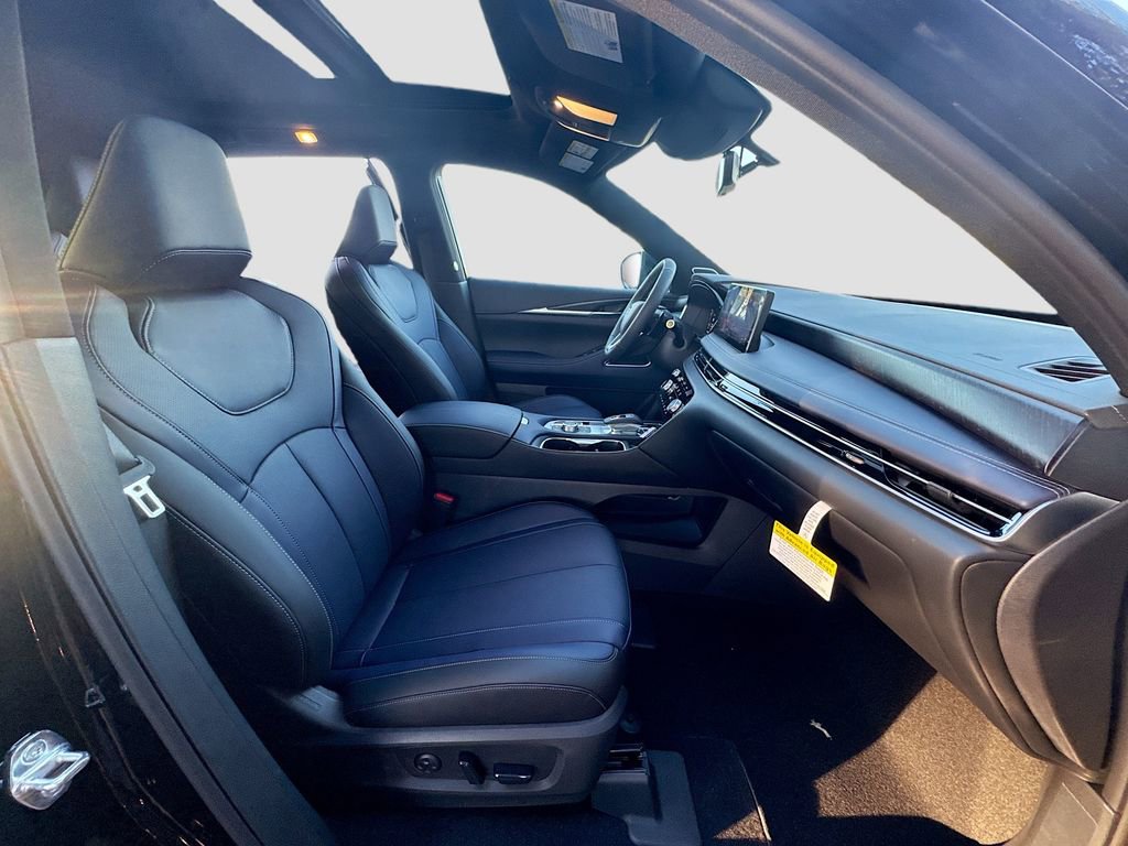 Used 2026 INFINITI QX60 Sport w/ Dark Cargo Package image 32
