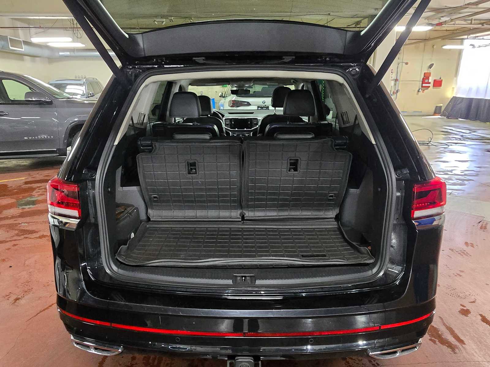 Used 2022 Volkswagen Atlas SEL Premium AWD/4WD image 14