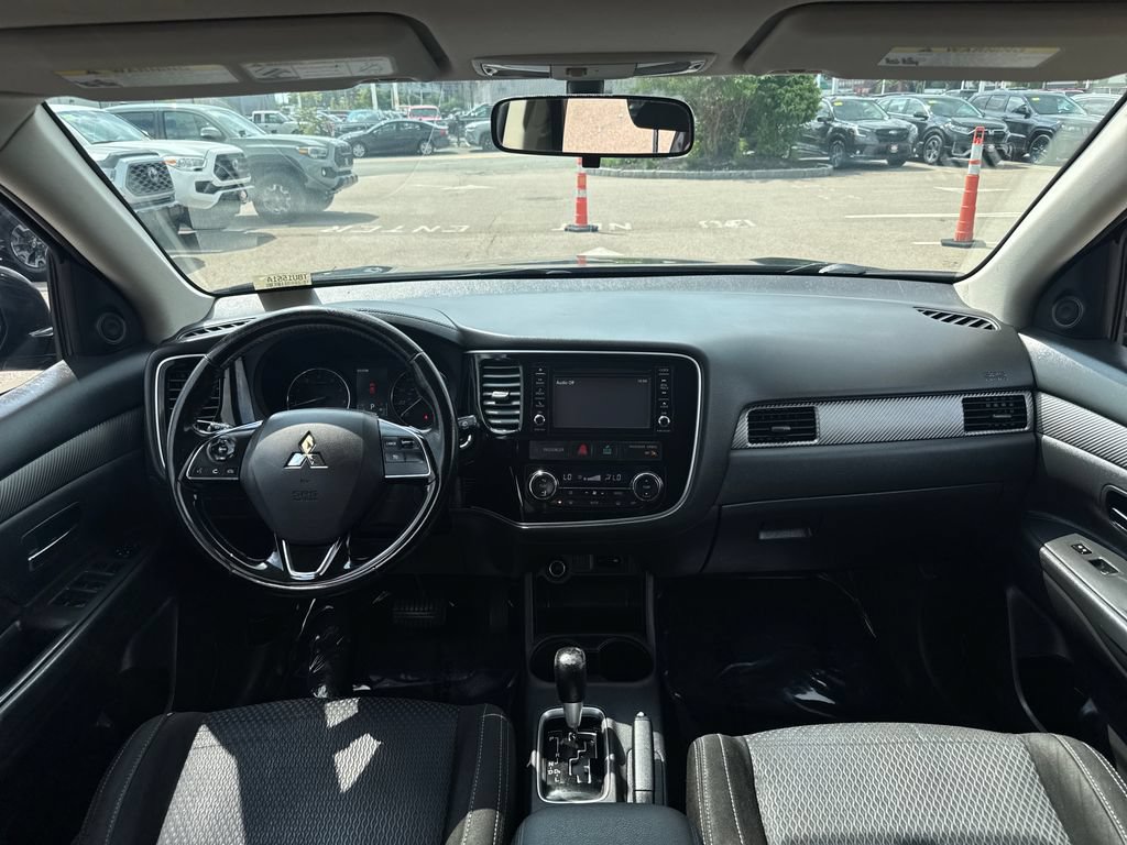 Used 2016 Mitsubishi Outlander SE AWD/4WD image 11