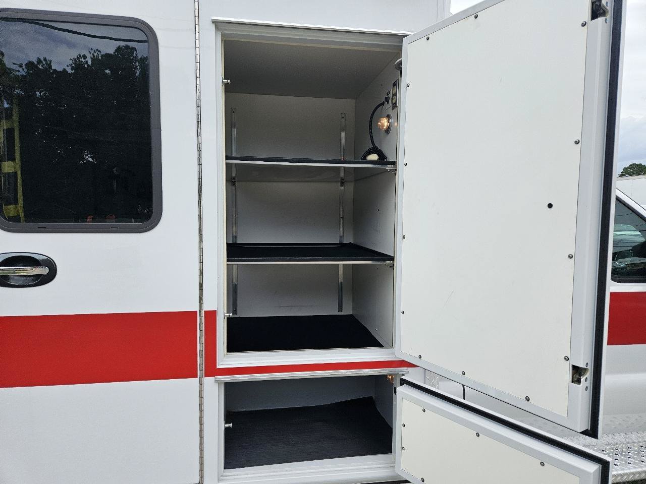 Used 2013 Ford F450 XLT w/ Ambulance Preparation Pkg RWD image 46
