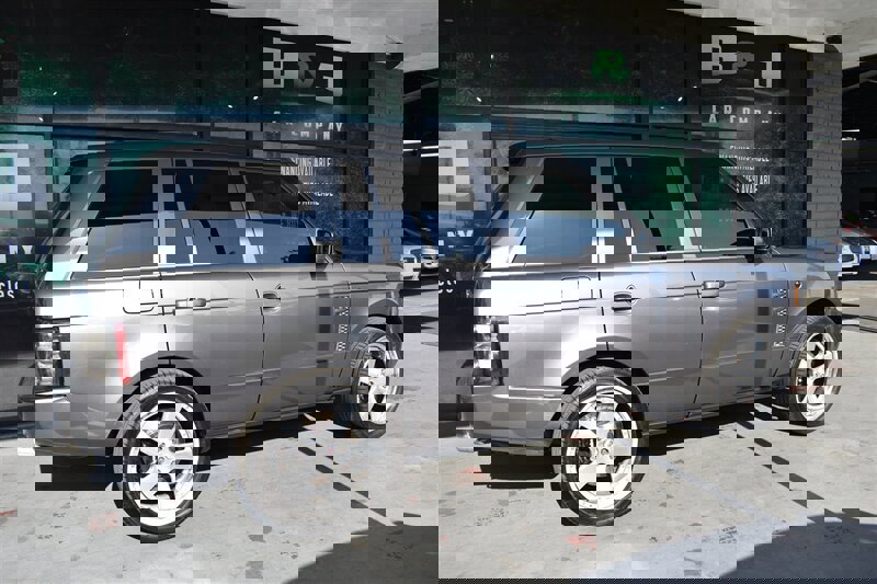 Used 2005 Land Rover Range Rover HSE image 8